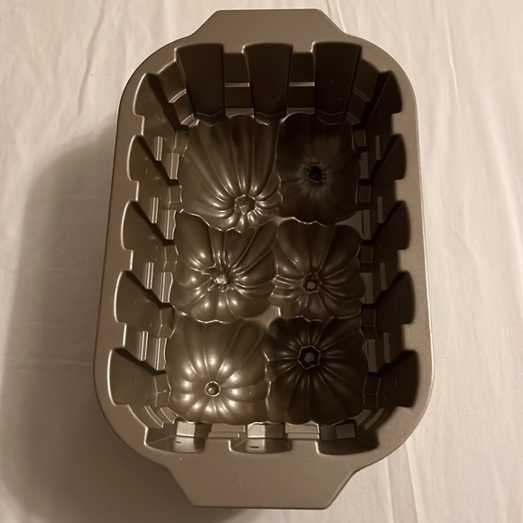 Nordic Ware Fall Pumpkin Harvest Loaf Pan - Picture 5 of 7